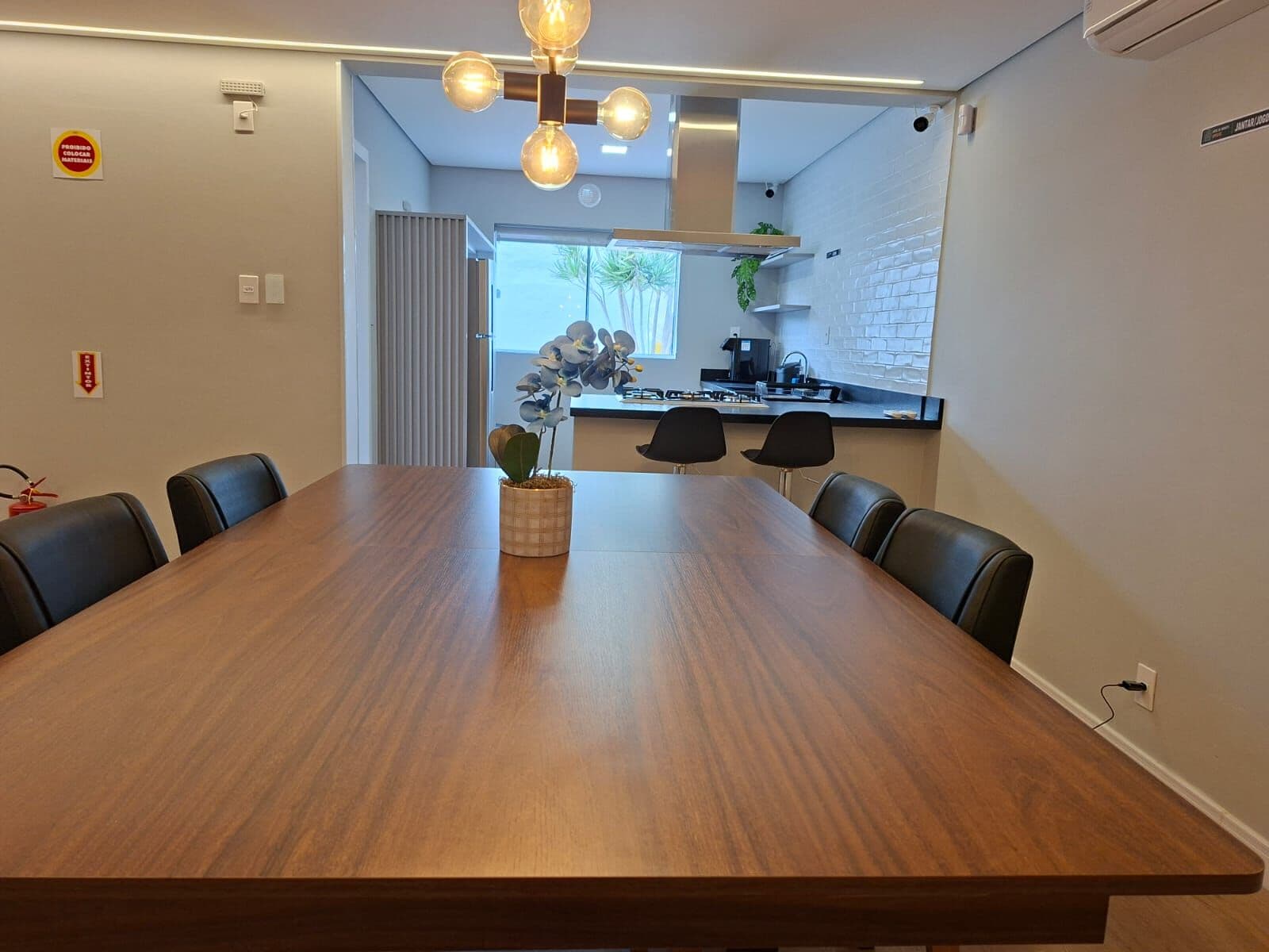 Mesa de jantar para oito lugares